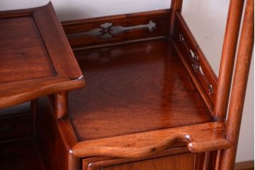 中古　唐木・花梨材　豪華な飾り棚(カリン材)