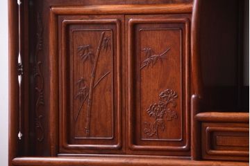 中古　唐木・花梨材　豪華な飾り棚(カリン材)