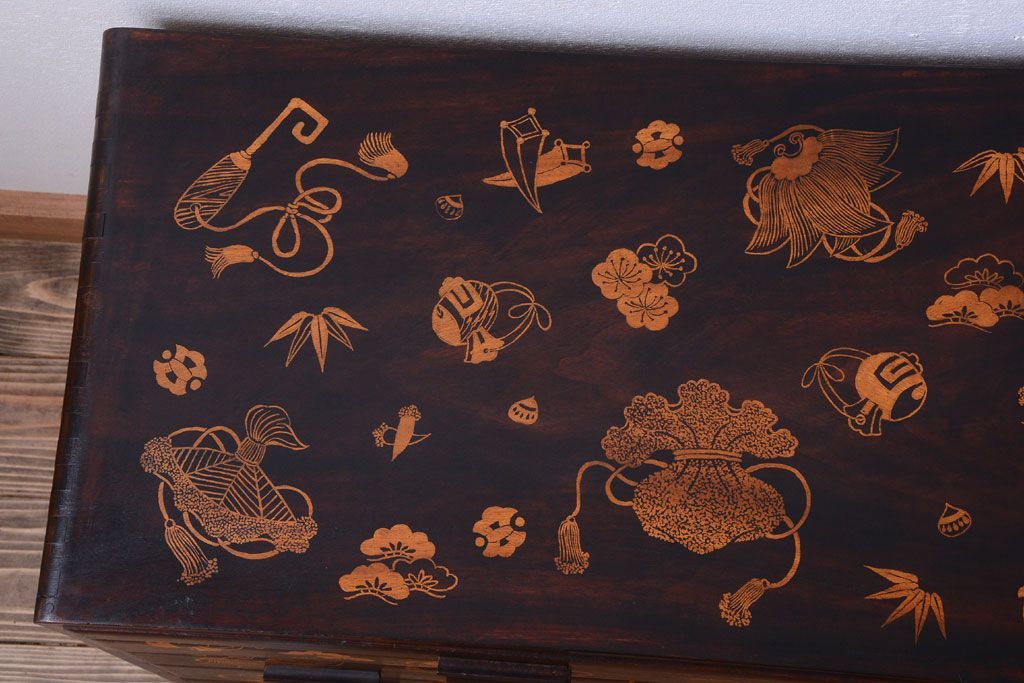 中古　民芸家具　宝尽くし・松竹梅の図　小箪笥(引き出し)