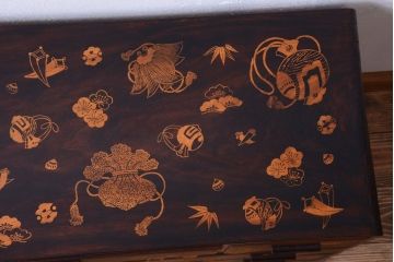 中古　民芸家具　宝尽くし・松竹梅の図　小箪笥(引き出し)