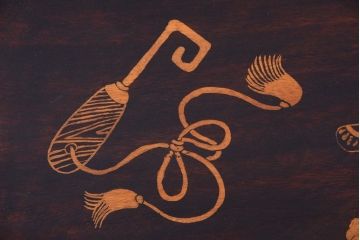 中古　民芸家具　宝尽くし・松竹梅の図　小箪笥(引き出し)