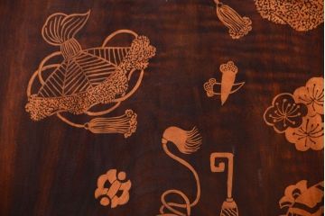 中古　民芸家具　宝尽くし・松竹梅の図　小箪笥(引き出し)