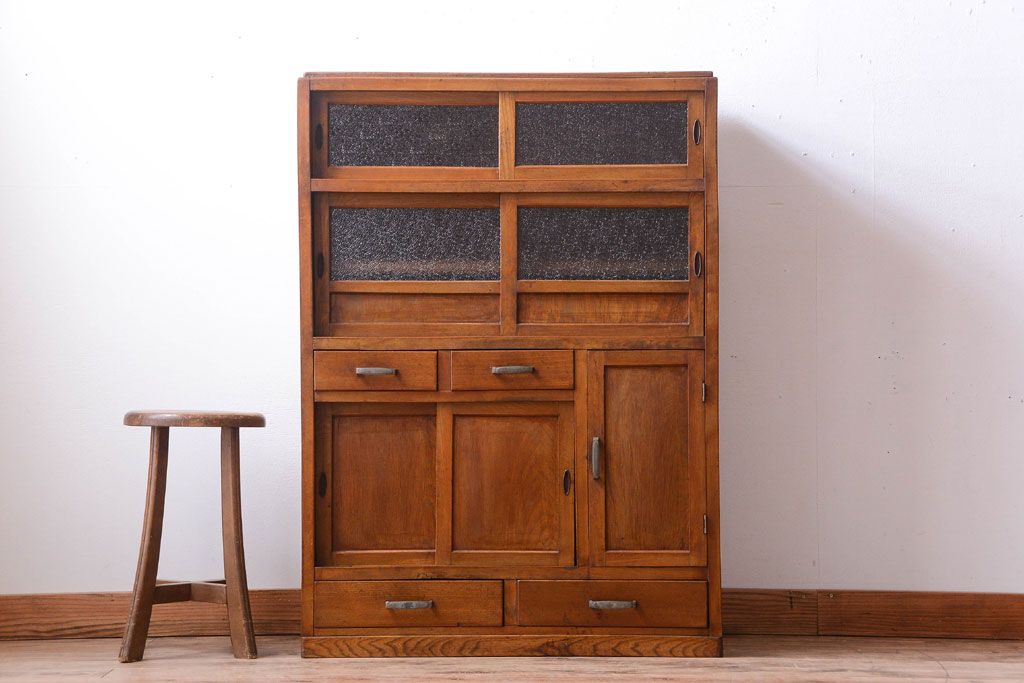 レトロ家具　昭和レトロ　古い木の小ぶりなキッチンキャビネット(食器棚)