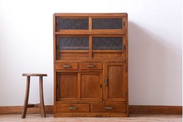 レトロ家具　昭和レトロ　古い木の小ぶりなキッチンキャビネット(食器棚)