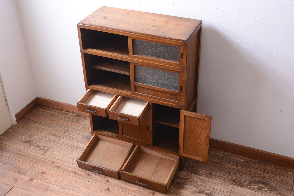 レトロ家具　昭和レトロ　古い木の小ぶりなキッチンキャビネット(食器棚)