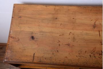 レトロ家具　昭和レトロ　古い木の小ぶりなキッチンキャビネット(食器棚)