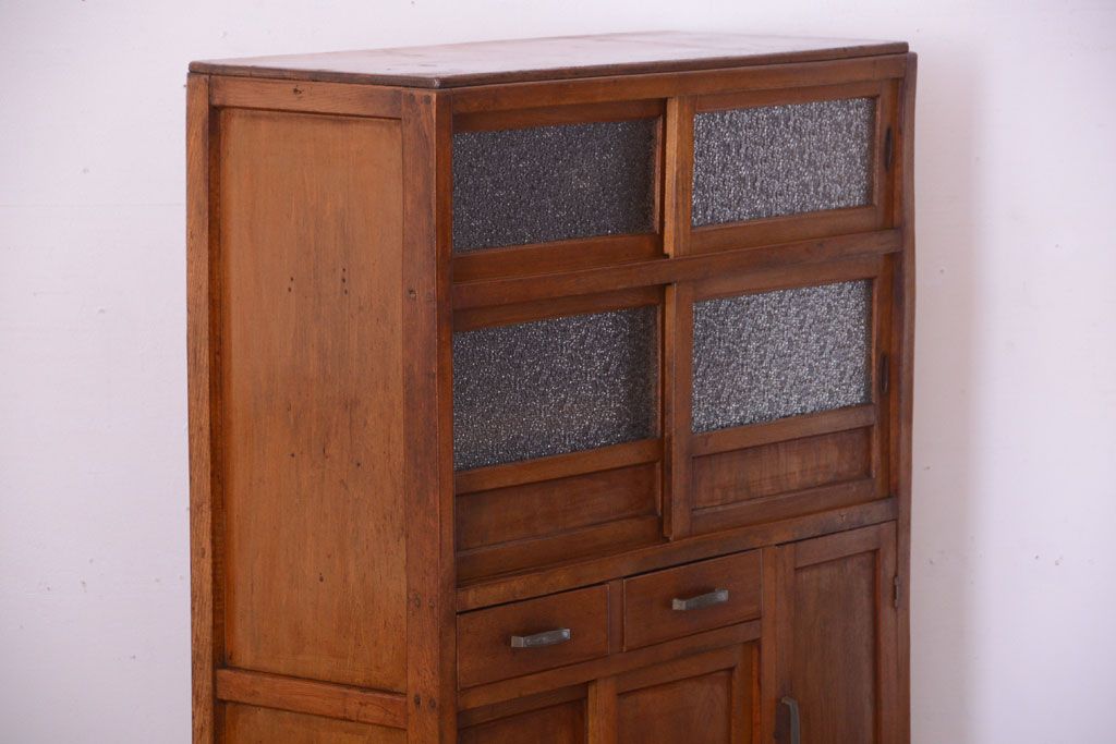 レトロ家具　昭和レトロ　古い木の小ぶりなキッチンキャビネット(食器棚)