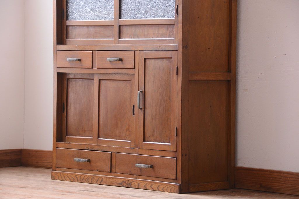 レトロ家具　昭和レトロ　古い木の小ぶりなキッチンキャビネット(食器棚)