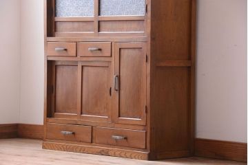 レトロ家具　昭和レトロ　古い木の小ぶりなキッチンキャビネット(食器棚)