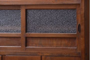 レトロ家具　昭和レトロ　古い木の小ぶりなキッチンキャビネット(食器棚)