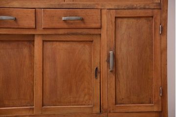 レトロ家具　昭和レトロ　古い木の小ぶりなキッチンキャビネット(食器棚)