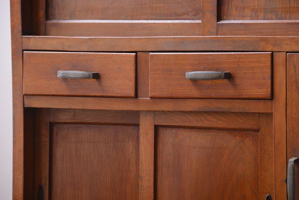 レトロ家具　昭和レトロ　古い木の小ぶりなキッチンキャビネット(食器棚)