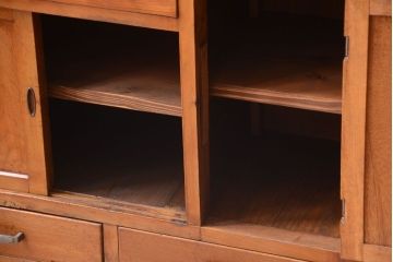 レトロ家具　昭和レトロ　古い木の小ぶりなキッチンキャビネット(食器棚)