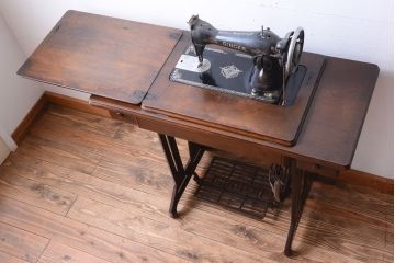ヴィンテージ家具　ビンテージ　古いSINGER(シンガー)ミシンテーブル(シンガーミシン)