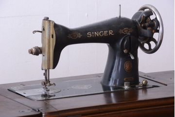 ヴィンテージ家具　ビンテージ　古いSINGER(シンガー)ミシンテーブル(シンガーミシン)