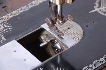 ヴィンテージ家具　ビンテージ　古いSINGER(シンガー)ミシンテーブル(シンガーミシン)
