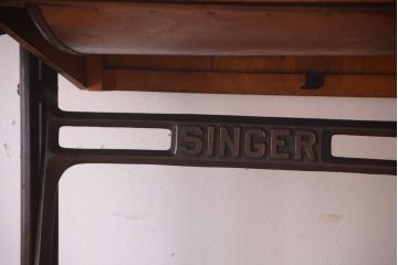 ヴィンテージ家具　ビンテージ　古いSINGER(シンガー)ミシンテーブル(シンガーミシン)