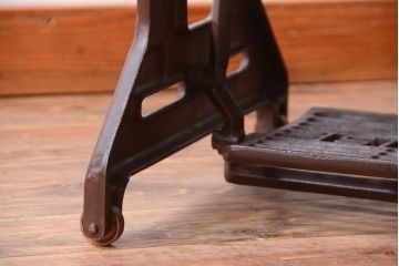 ヴィンテージ家具　ビンテージ　古いSINGER(シンガー)ミシンテーブル(シンガーミシン)
