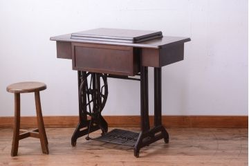 ヴィンテージ家具　ビンテージ　古いSINGER(シンガー)ミシンテーブル(シンガーミシン)