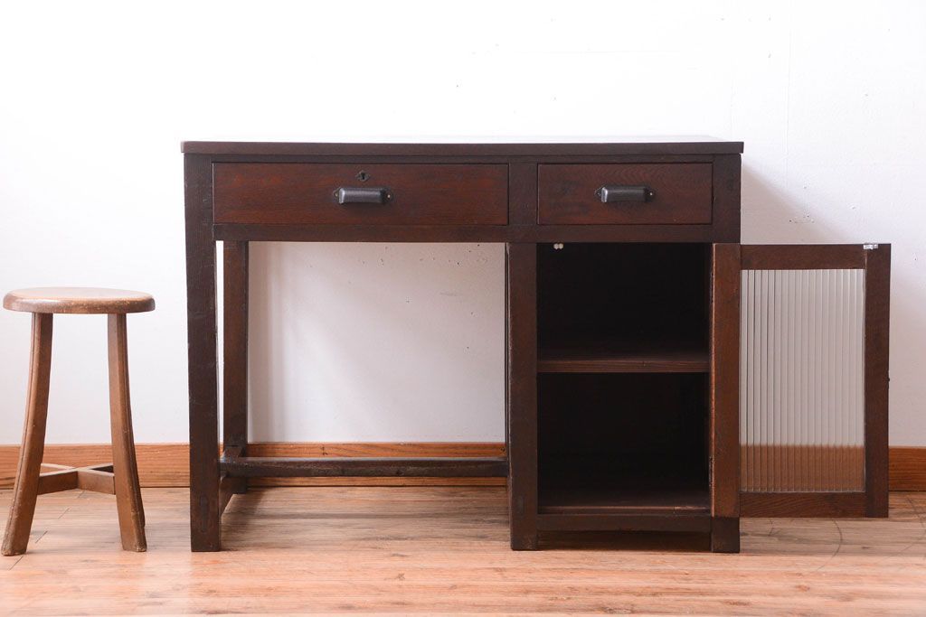 レトロ家具　和製アンティーク　モールガラス入り!古いナラ材のレトロな片袖机(勉強机・デスク)