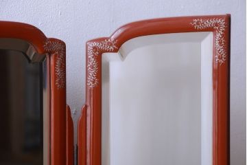 アンティーク家具　古民具・骨董　大正〜昭和期　高級品!朱漆塗が美しいアンティーク沈金鏡台