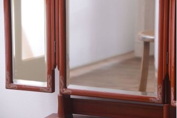 アンティーク家具　古民具・骨董　大正〜昭和期　高級品!朱漆塗が美しいアンティーク沈金鏡台