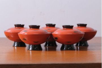 アンティーク雑貨　アンティーク　根来塗風　山葵に河豚の図　木製蒔絵椀5客セット