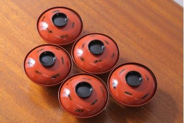 アンティーク雑貨　アンティーク　根来塗風　山葵に河豚の図　木製蒔絵椀5客セット