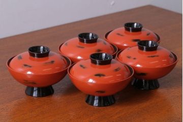 アンティーク雑貨　アンティーク　根来塗風　山葵に河豚の図　木製蒔絵椀5客セット