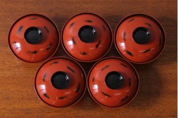 アンティーク雑貨　アンティーク　根来塗風　山葵に河豚の図　木製蒔絵椀5客セット