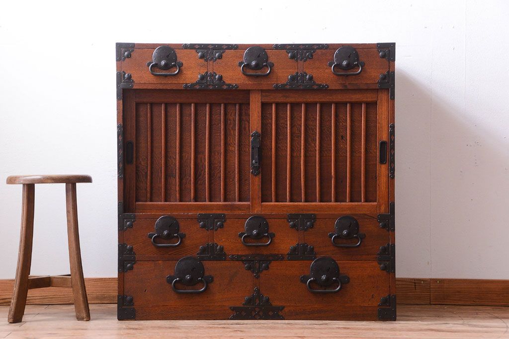 アンティーク家具　古民具・骨董　前面欅材!縦桟引き戸のアンティーク会津帳場箪笥