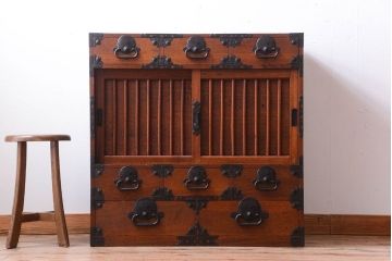 アンティーク家具　古民具・骨董　前面欅材!縦桟引き戸のアンティーク会津帳場箪笥
