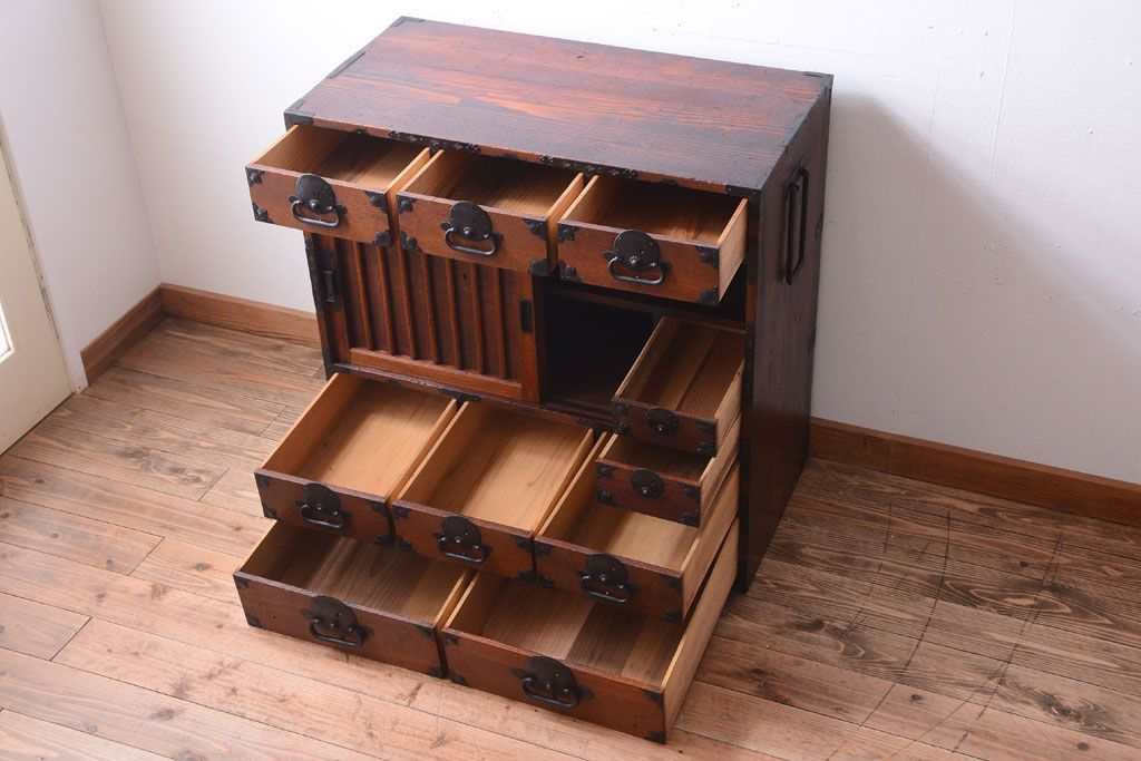 アンティーク家具　古民具・骨董　前面欅材!縦桟引き戸のアンティーク会津帳場箪笥