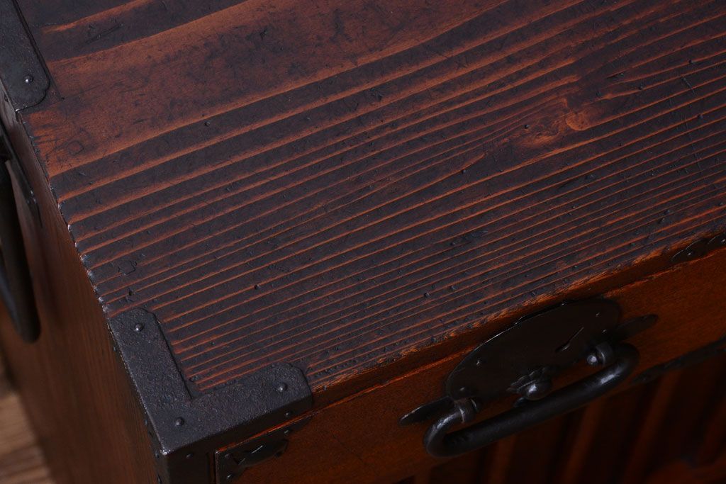 アンティーク家具　古民具・骨董　前面欅材!縦桟引き戸のアンティーク会津帳場箪笥