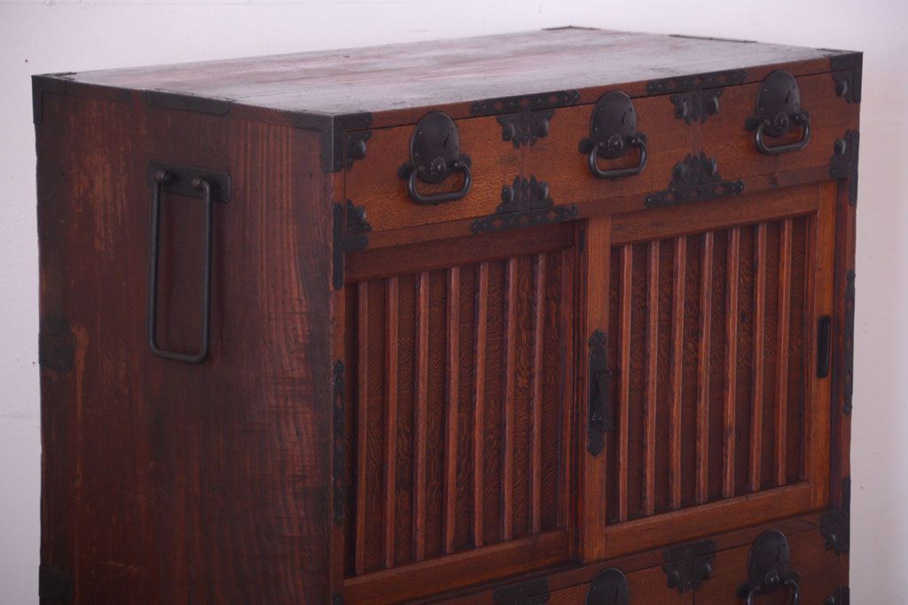 アンティーク家具　古民具・骨董　前面欅材!縦桟引き戸のアンティーク会津帳場箪笥