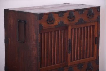 アンティーク家具　古民具・骨董　前面欅材!縦桟引き戸のアンティーク会津帳場箪笥