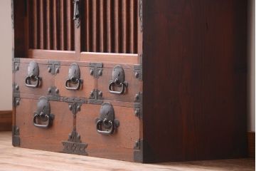 アンティーク家具　古民具・骨董　前面欅材!縦桟引き戸のアンティーク会津帳場箪笥
