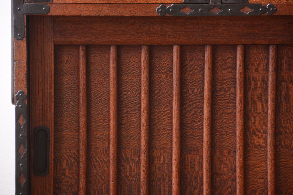 アンティーク家具　古民具・骨董　前面欅材!縦桟引き戸のアンティーク会津帳場箪笥