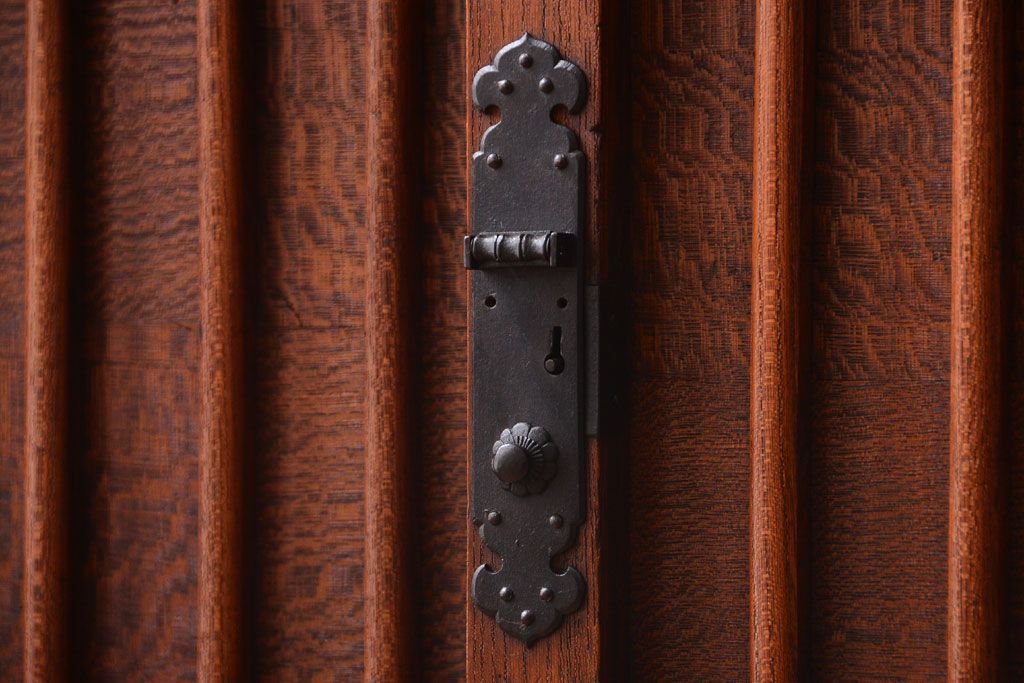 アンティーク家具　古民具・骨董　前面欅材!縦桟引き戸のアンティーク会津帳場箪笥