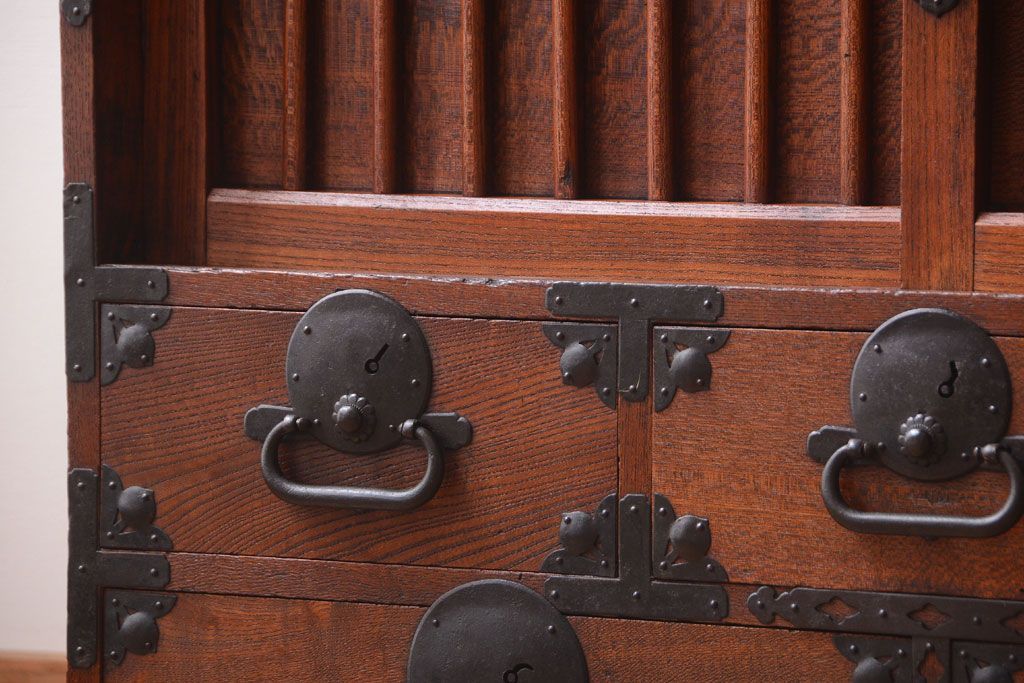 アンティーク家具　古民具・骨董　前面欅材!縦桟引き戸のアンティーク会津帳場箪笥