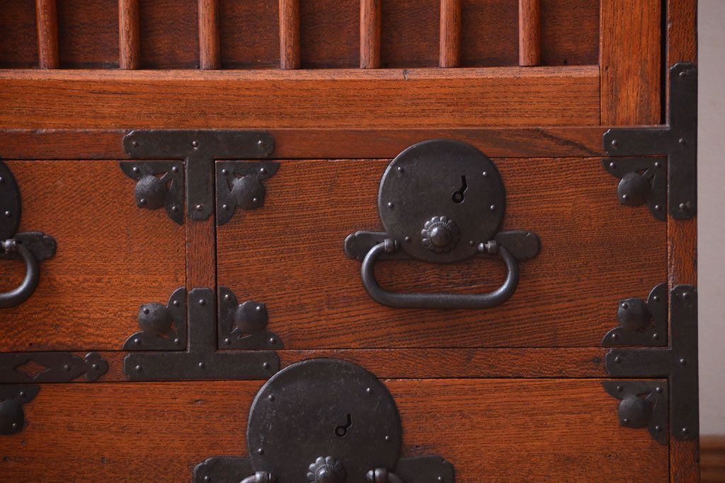 アンティーク家具　古民具・骨董　前面欅材!縦桟引き戸のアンティーク会津帳場箪笥