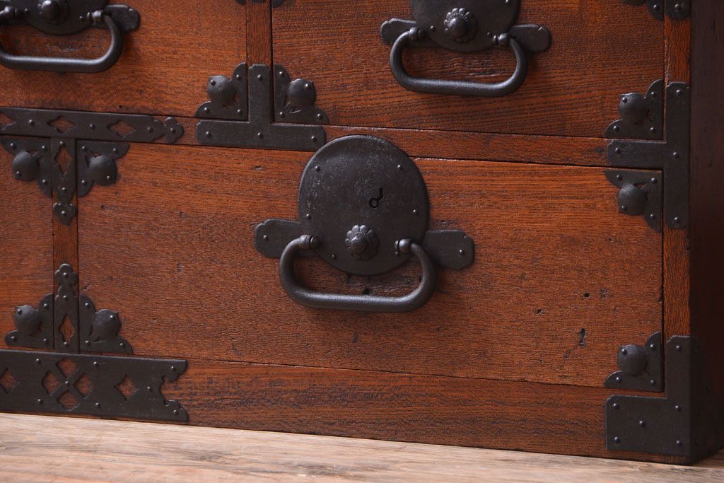 アンティーク家具　古民具・骨董　前面欅材!縦桟引き戸のアンティーク会津帳場箪笥