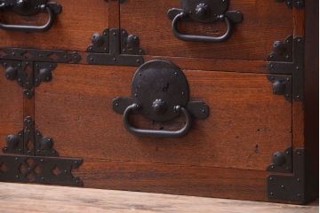 アンティーク家具　古民具・骨董　前面欅材!縦桟引き戸のアンティーク会津帳場箪笥