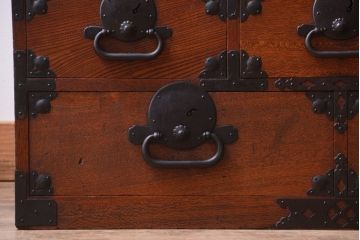 アンティーク家具　古民具・骨董　前面欅材!縦桟引き戸のアンティーク会津帳場箪笥