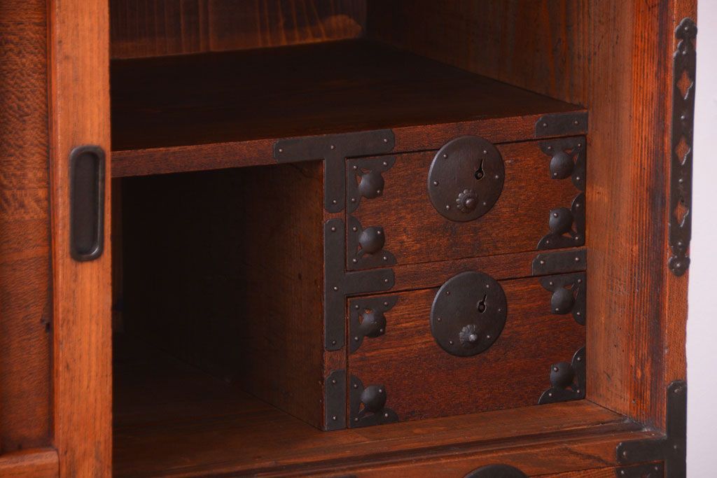 アンティーク家具　古民具・骨董　前面欅材!縦桟引き戸のアンティーク会津帳場箪笥