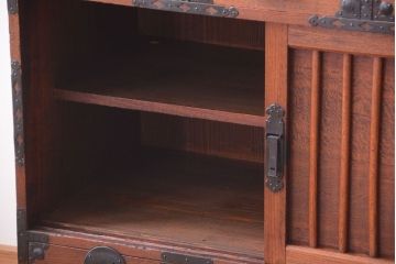 アンティーク家具　古民具・骨董　前面欅材!縦桟引き戸のアンティーク会津帳場箪笥