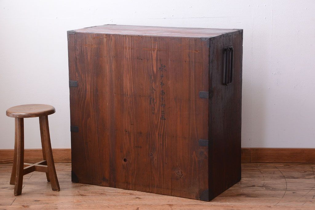 アンティーク家具　古民具・骨董　前面欅材!縦桟引き戸のアンティーク会津帳場箪笥