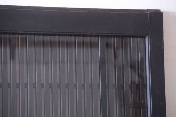 古民具・骨董　明治〜大正期　裏ガラス入り!艶消しブラック塗装のアンティーク蔵戸(玄関戸)