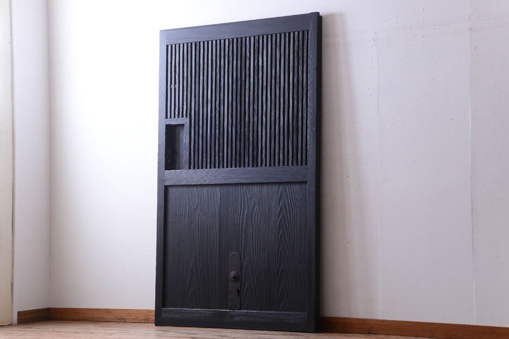 古民具・骨董　明治〜大正期　裏ガラス入り!艶消しブラック塗装のアンティーク蔵戸(玄関戸)