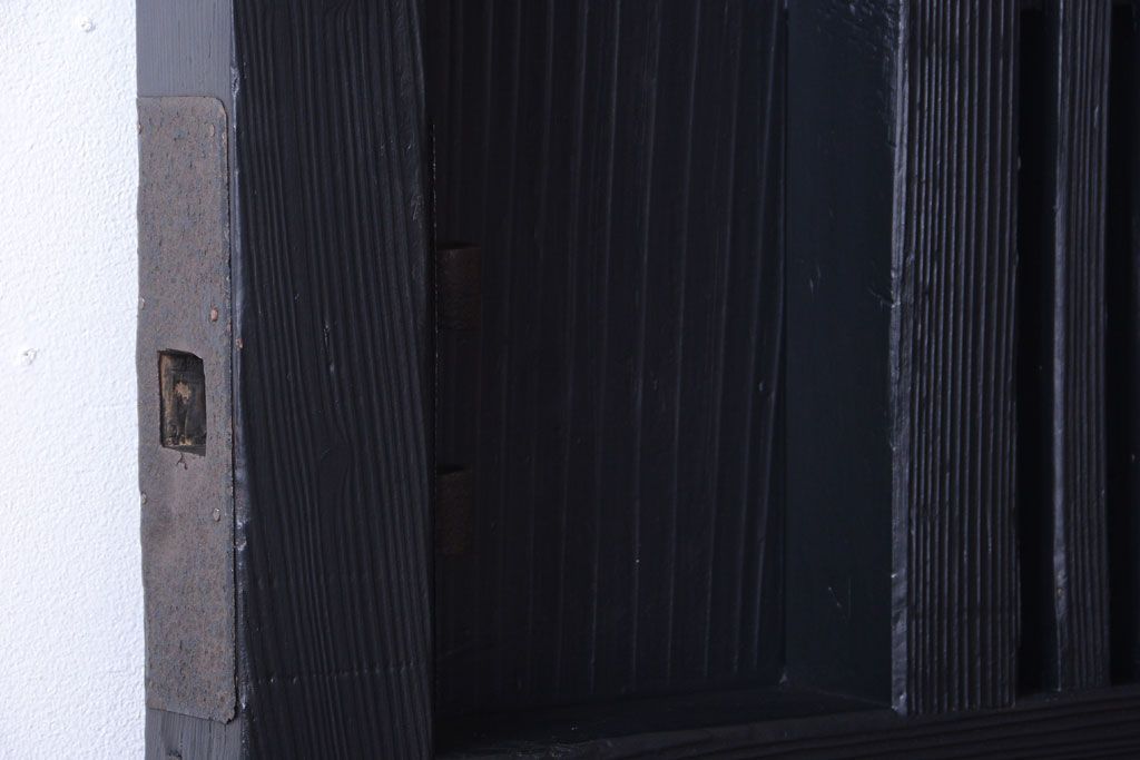 古民具・骨董　明治〜大正期　裏ガラス入り!艶消しブラック塗装のアンティーク蔵戸(玄関戸)